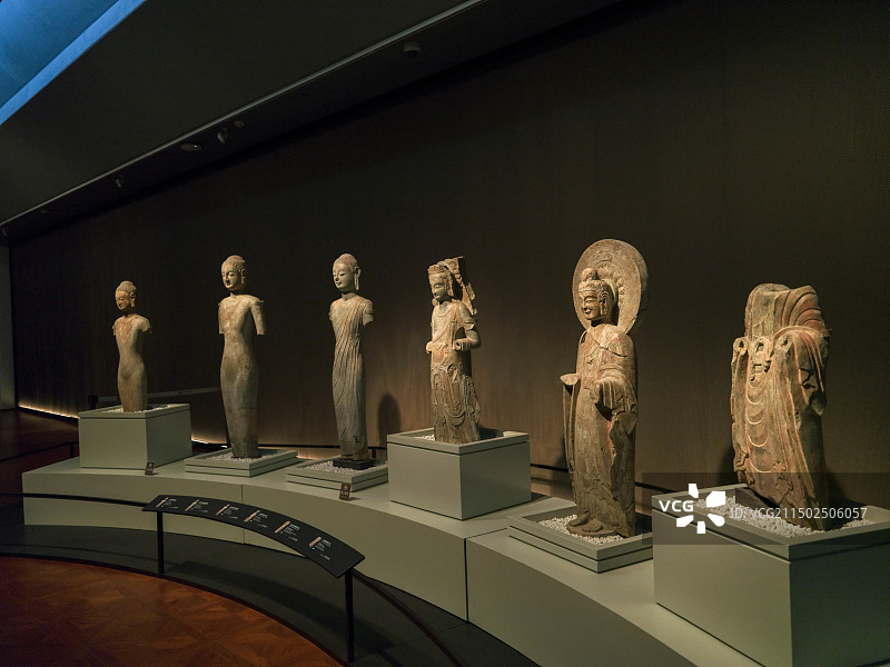 山东潍坊青州博物馆“龙兴寺遗址出土佛教造像艺术展”彩绘佛像图片素材