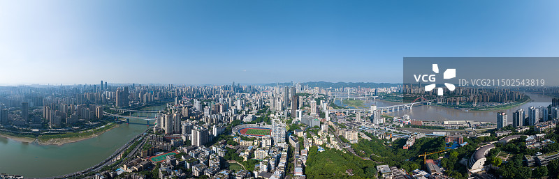 晴天山城重庆渝中半岛城市高楼大厦 宏伟壮观城市天际线 嘉陵江长江两江交汇 两江四岸 航拍全景视角图片素材