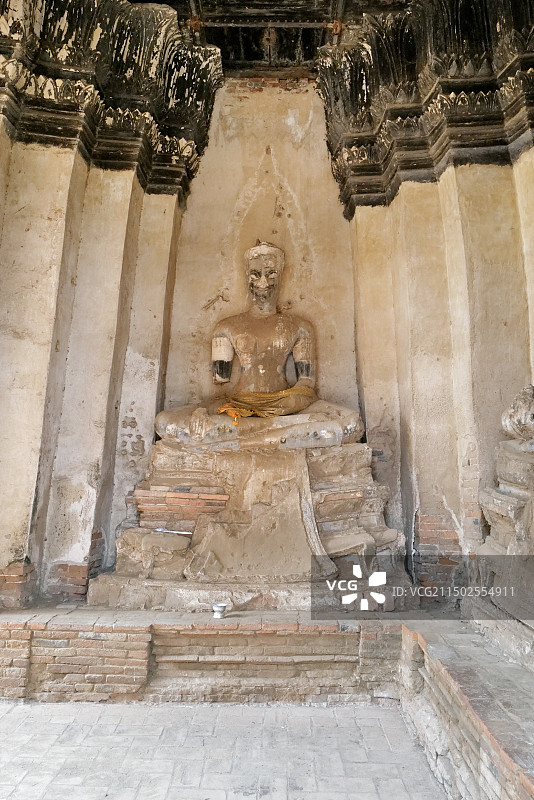 泰国暹罗王朝故都大城府最美寺庙柴瓦塔那兰寺遗址佛像图片素材