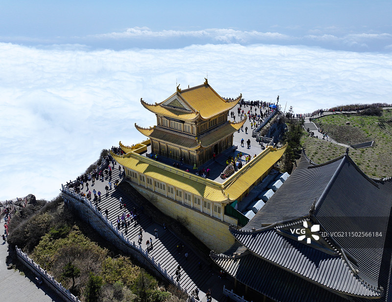 四川省乐山市峨眉山市峨眉山风景区金顶金佛普贤王菩萨万佛顶航拍图片素材