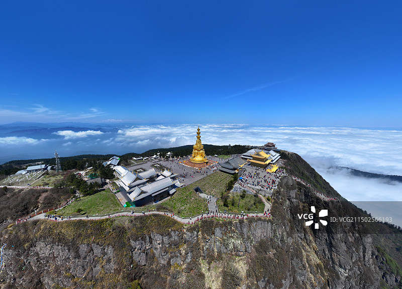 四川省乐山市峨眉山市峨眉山风景区金顶金佛普贤王菩萨万佛顶航拍图片素材