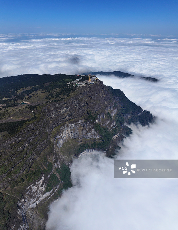 四川省乐山市峨眉山市峨眉山风景区金顶金佛普贤王菩萨万佛顶航拍图片素材