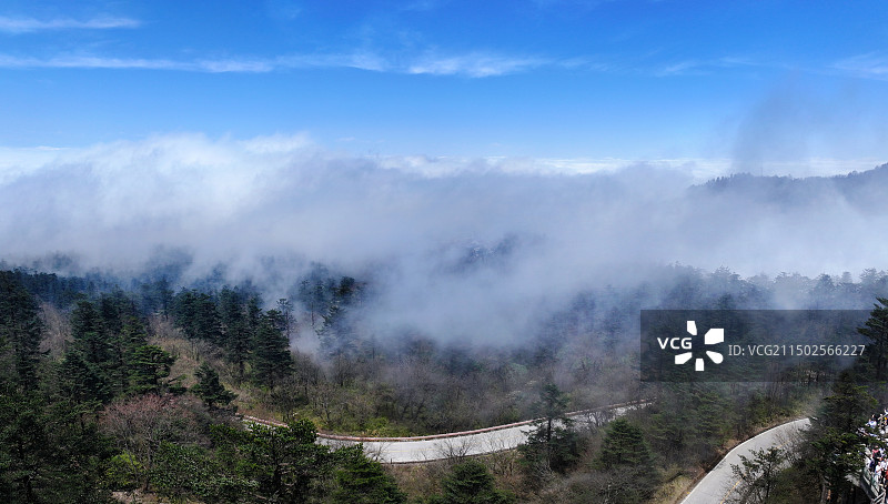 四川省乐山市峨眉山市峨眉山风景区雷洞坪接引殿航拍图片素材