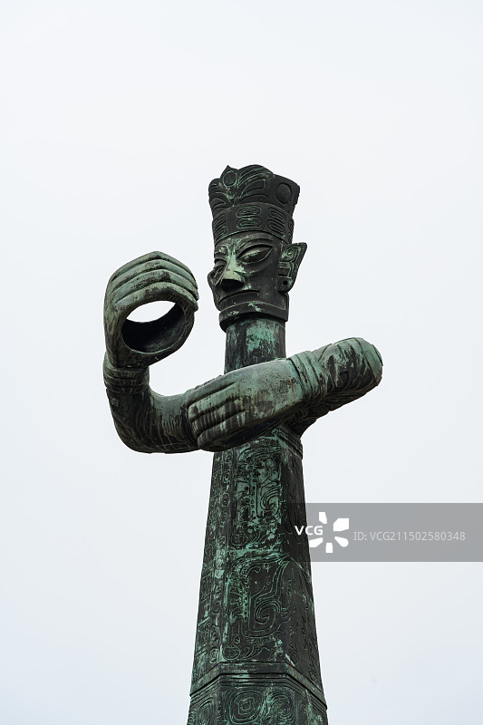 四川广汉三星堆博物馆，三星堆祭祀台区域图片素材