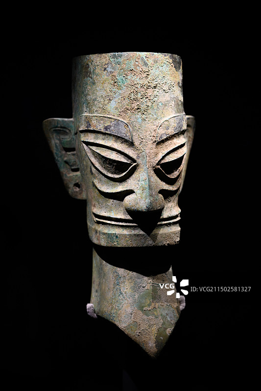 四川广汉三星堆博物馆，青铜人头像图片素材