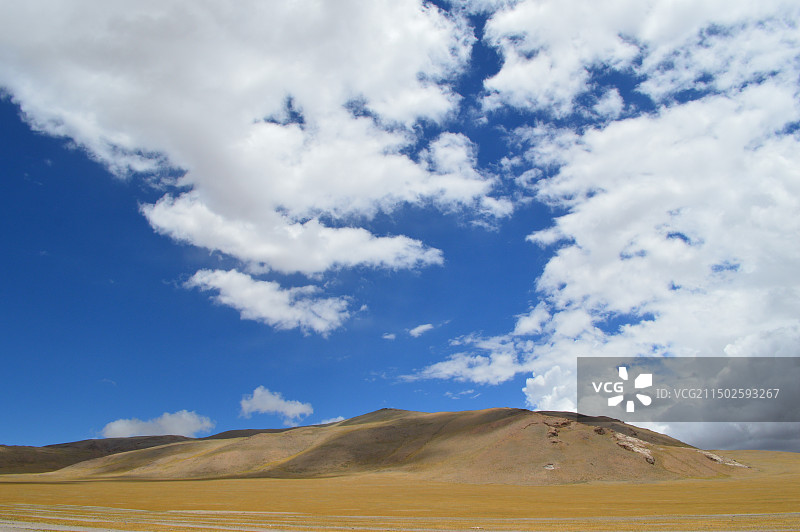 西藏阿里的高原七彩沙漠图片素材