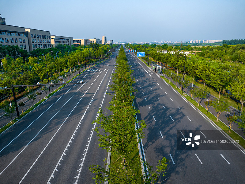 整洁多车道向前航拍图图片素材