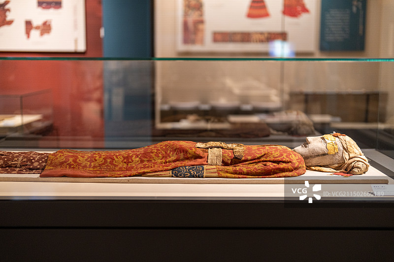 新疆维吾尔自治区博物馆，纺织品，陶器，衣服，饰品等图片素材