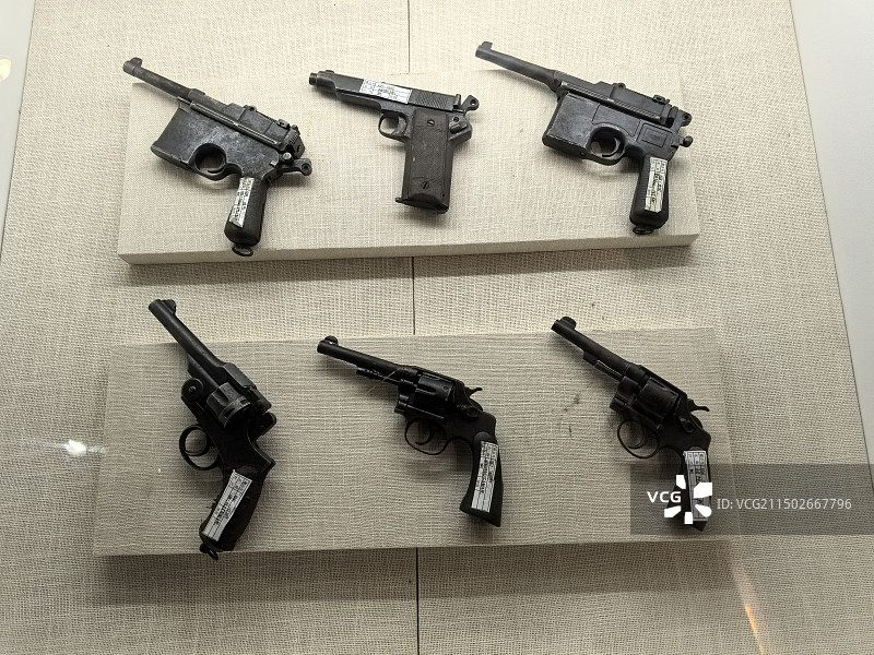 哈达铺红军长征纪念馆馆藏 红军长征时期使用的手枪图片素材