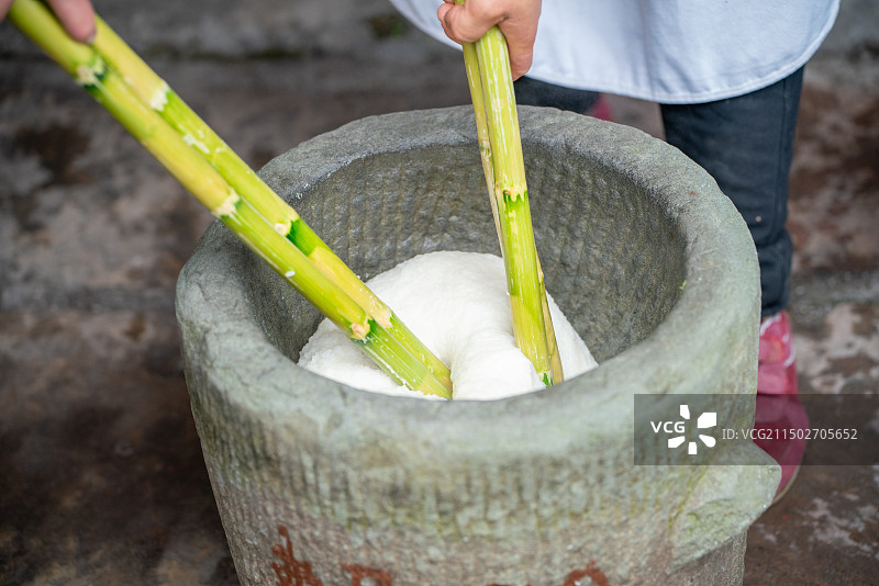 传统手工打糍粑图片素材