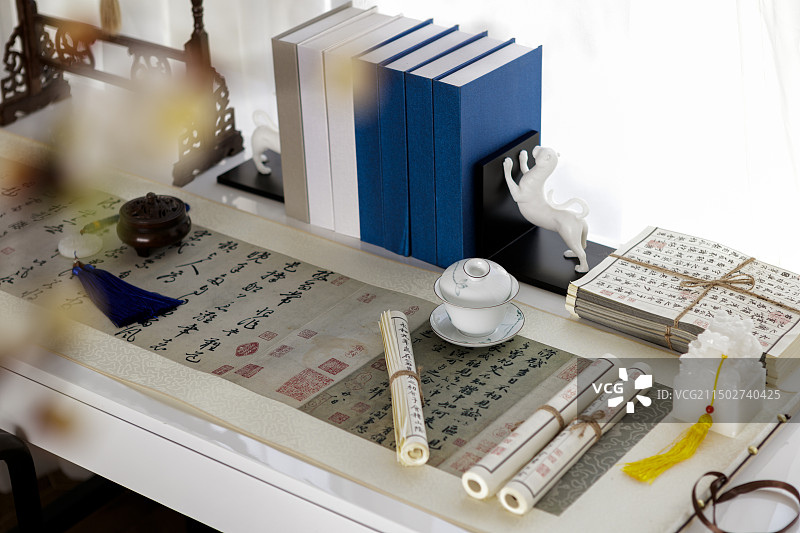 传统文房中式书桌场景图片素材