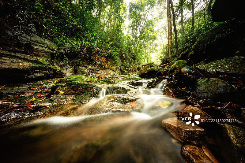 林间小溪图片素材