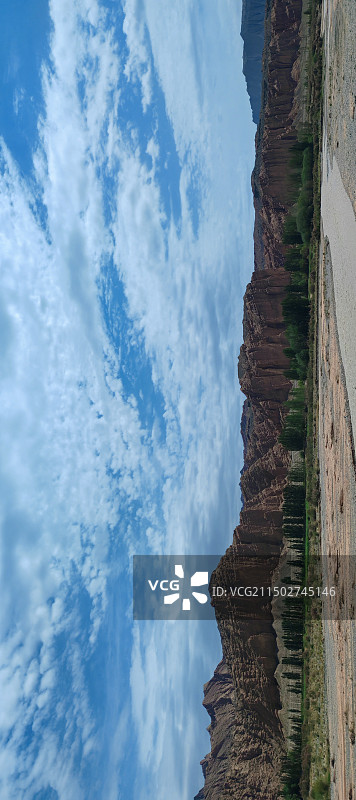 新疆独库公路沿途的风景图片素材