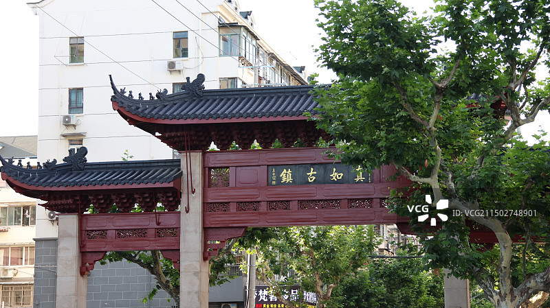 晴空下的上海普陀真如古镇真如寺真如寺塔图片素材