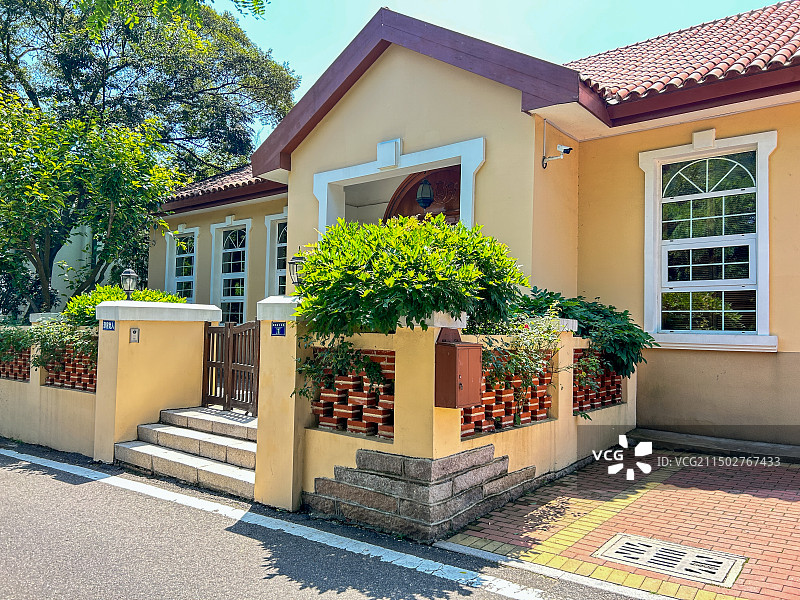 别墅门前庭院图片素材