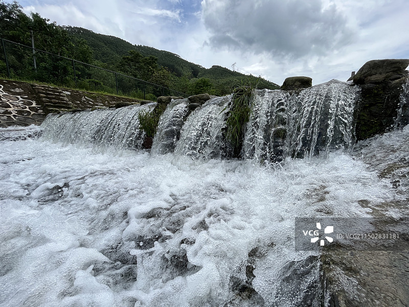 佛山高明皂幕山山溪小瀑布图片素材