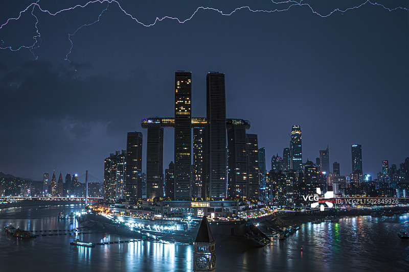 城市建筑夜景闪电图片素材
