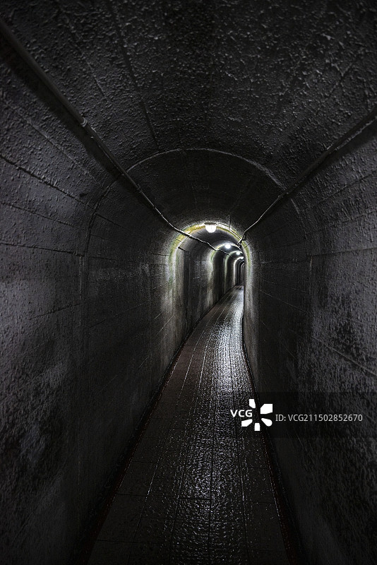 江苏江阴鹅鼻嘴公园防空洞，隧道图片素材