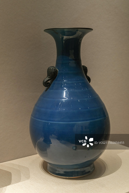 蓝釉象耳瓶 清（1644-1911） 潍坊市青州博物馆“青州历史陈列”图片素材