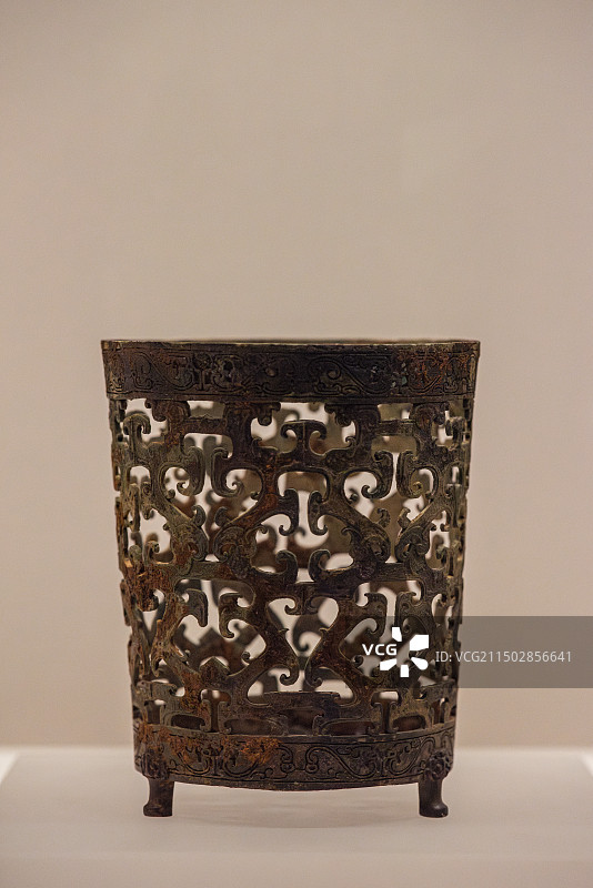 荆州博物馆收藏的战国时期文物铜熏杯图片素材