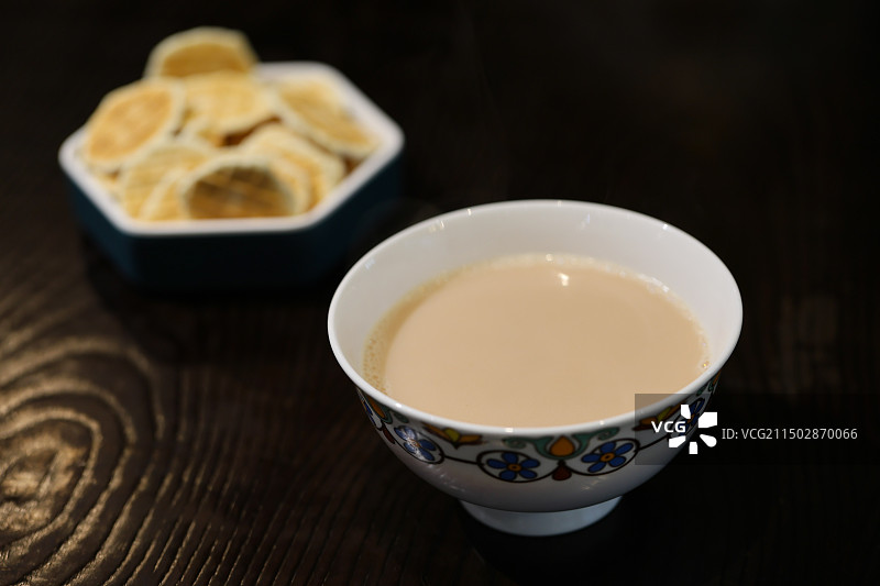 烤奶皮蒙古锅茶肚包肉和石烹烤羊尾尖儿图片素材