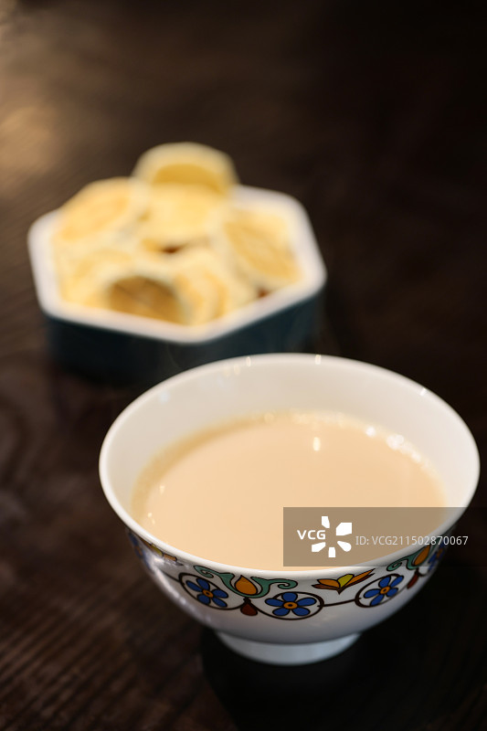 烤奶皮蒙古锅茶肚包肉和石烹烤羊尾尖儿图片素材