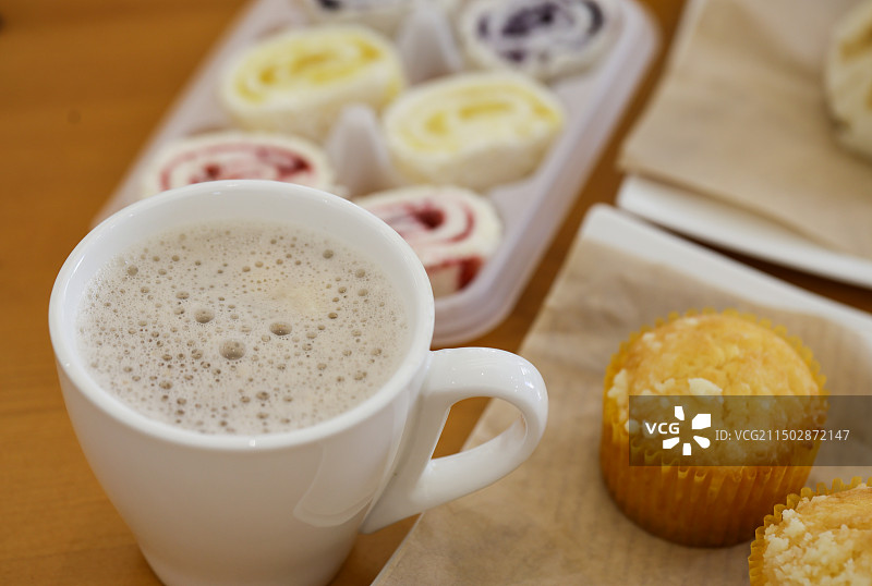 内蒙古奶皮卷奶茶喝酸马奶图片素材