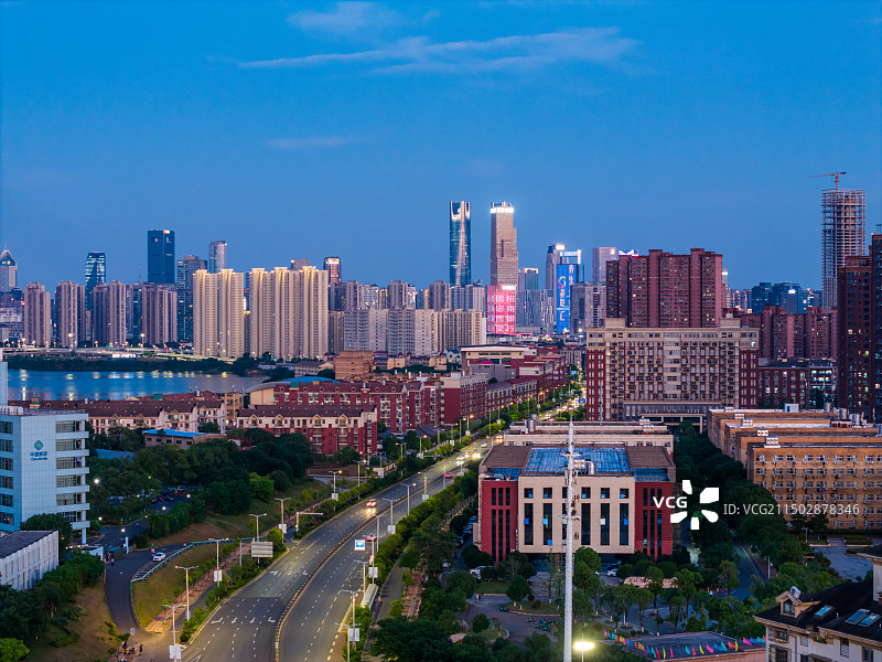南昌城市风光，黄家湖城市夜景图片素材