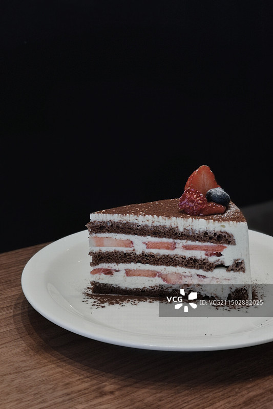 黑森林蛋糕草莓蓝莓图片素材