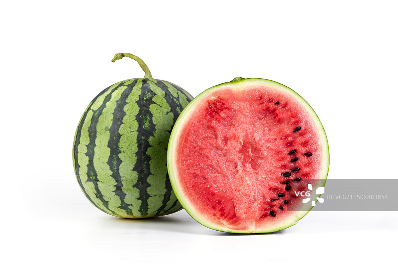 白色背景上切开的西瓜图片素材