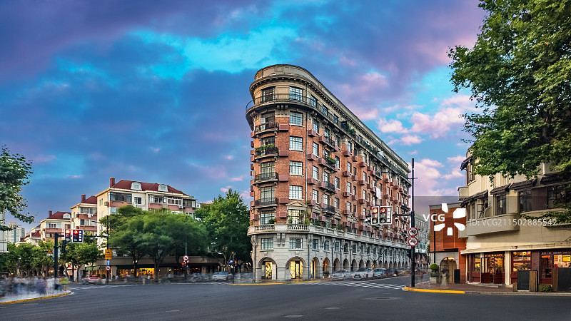 上海武康大楼夜景图片素材