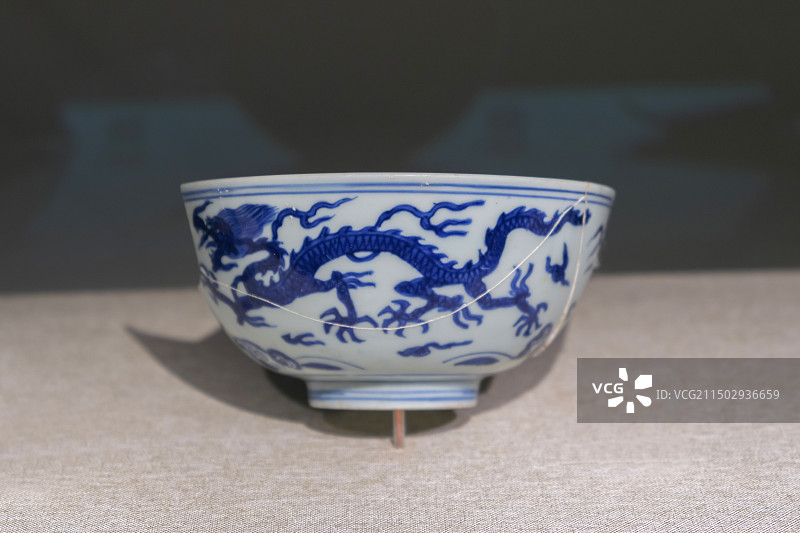 青花龙纹碗 明隆庆（1567-1572） 衡王府遗址出土 潍坊市青州博物馆“衡王府历史文化陈列”图片素材