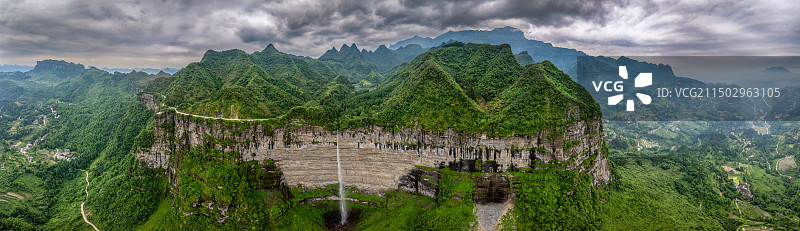 航拍重庆金佛山的马尿水瀑布景观图片素材