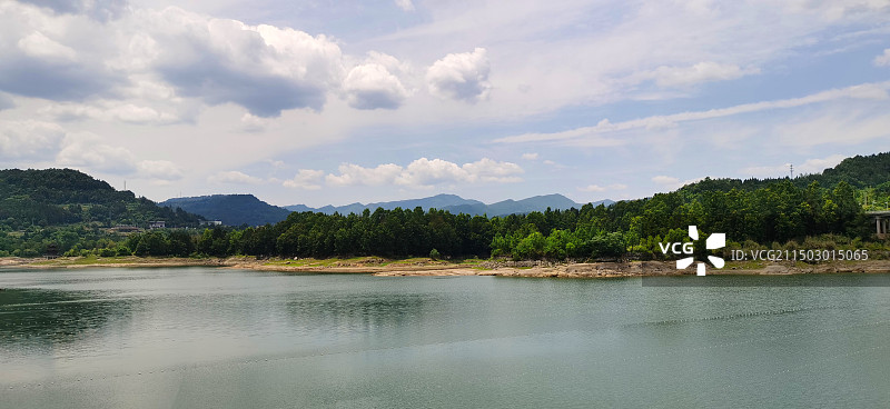 巴中山水化湖图片素材