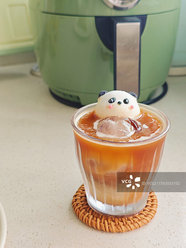 桌上饮料特写镜头图片素材