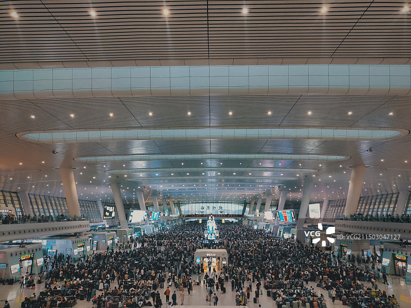 忙碌的杭州东站图片素材