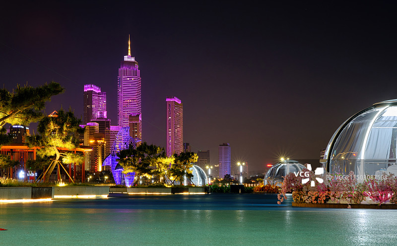 山东烟台旅游大世界广场的绝美夜色夜景图片素材