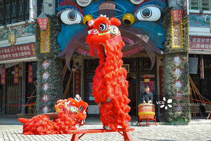 舞狮表演  海南省海口市观澜湖冯小刚电影公社图片素材