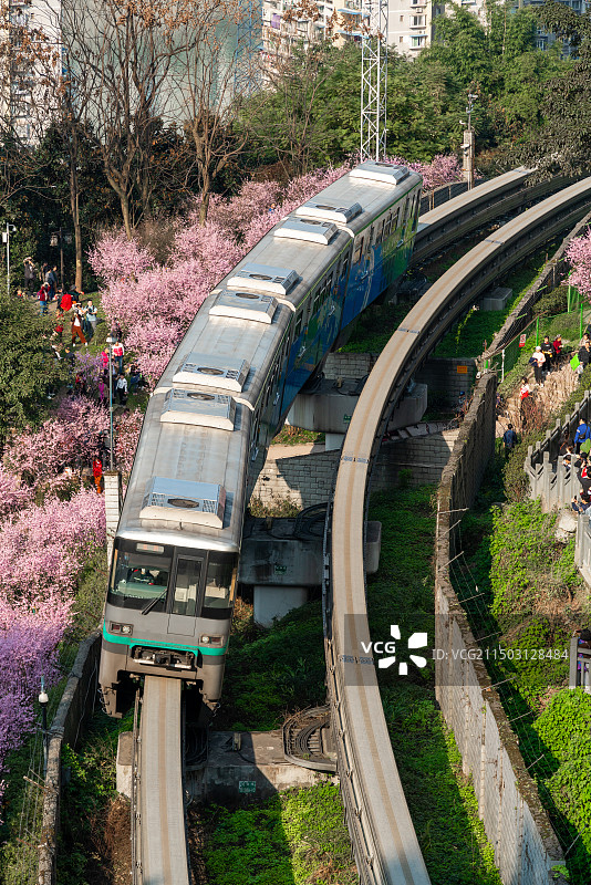 重庆市佛图关公园-半山悬崖栈道森林轻轨图片素材