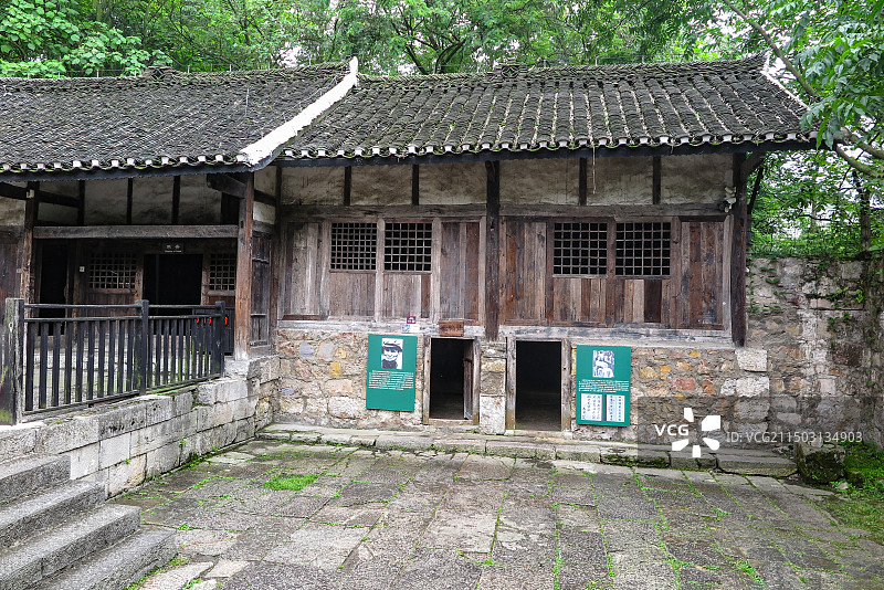 中国贵州省贵阳市息烽县息烽集中营，息烽集中营革命历史纪念馆，监房和办公用房，监房监舍图片素材