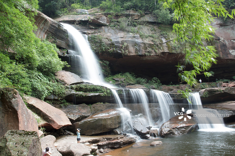 山间树林岩石与溪流瀑布（四川泸州合江天堂河景区）图片素材
