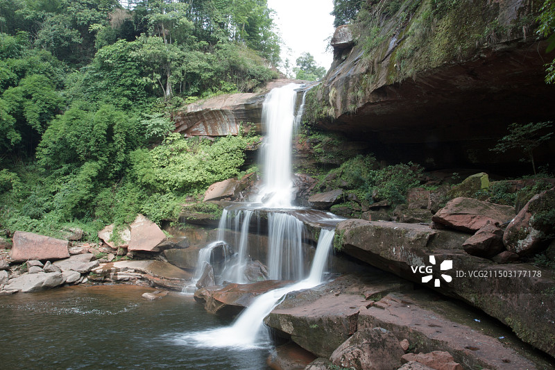 山间树林岩石与溪流瀑布（四川泸州合江天堂河景区）图片素材