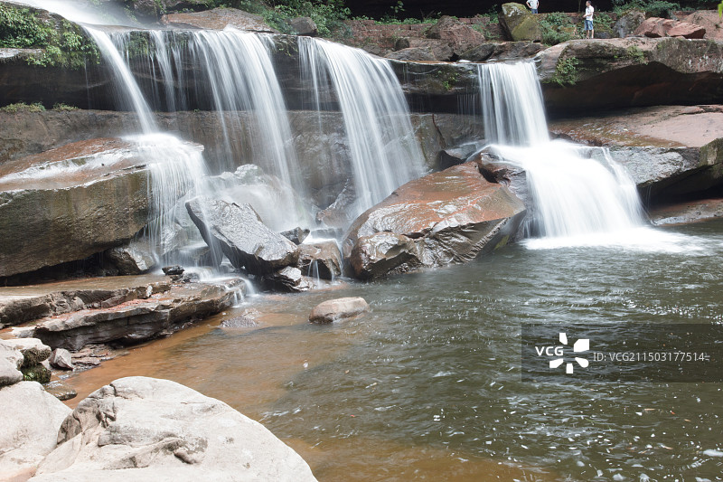 山间树林岩石与溪流瀑布（四川泸州合江天堂河景区）图片素材