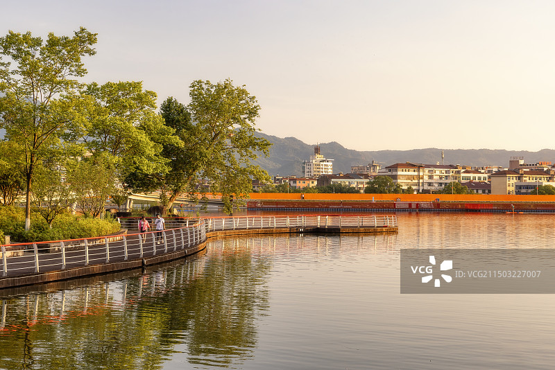 金华浦江金狮湖日落风光图片素材