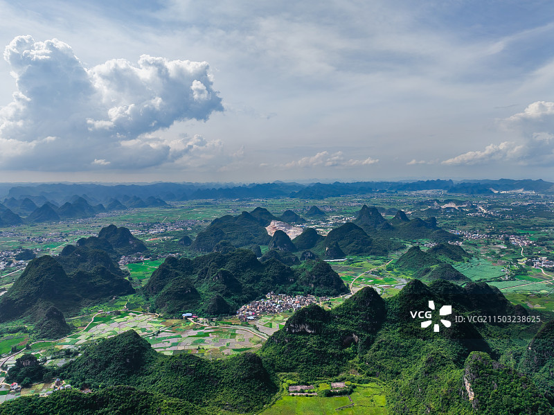 广西柳州柳江区百朋镇喀斯特地貌与田园高视角风光图图片素材
