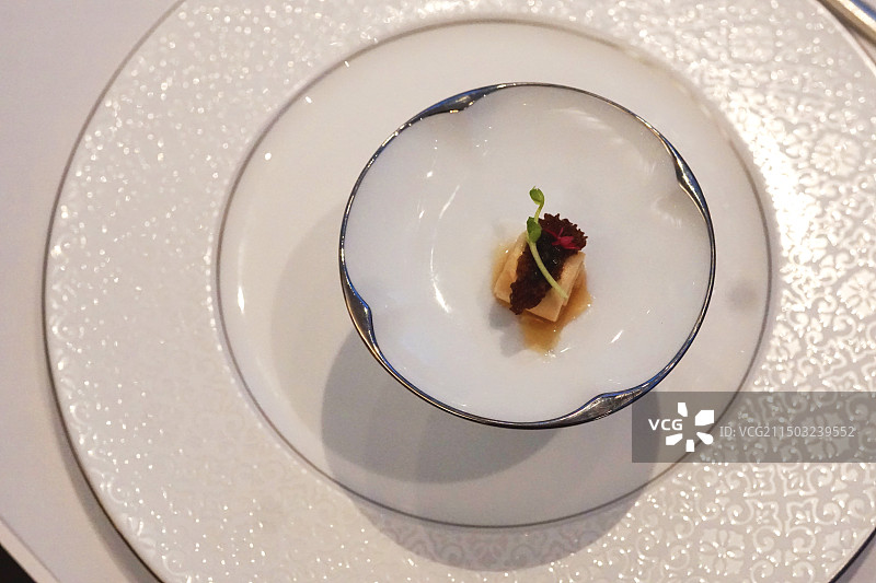 鱼子酱羊肚菌笋卷图片素材