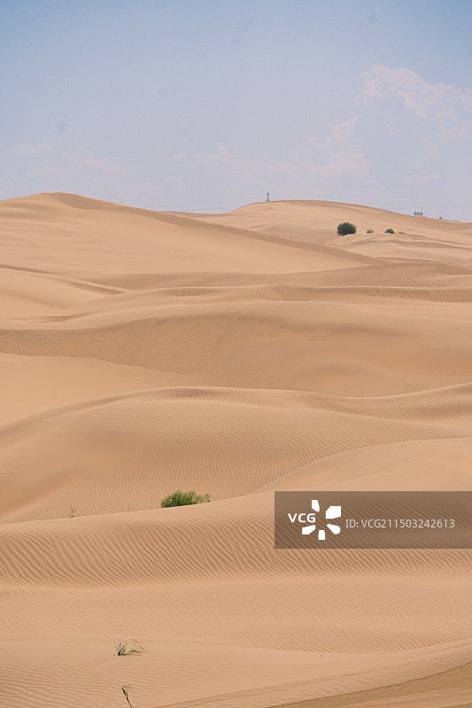 晴空下的沙漠风景图片素材