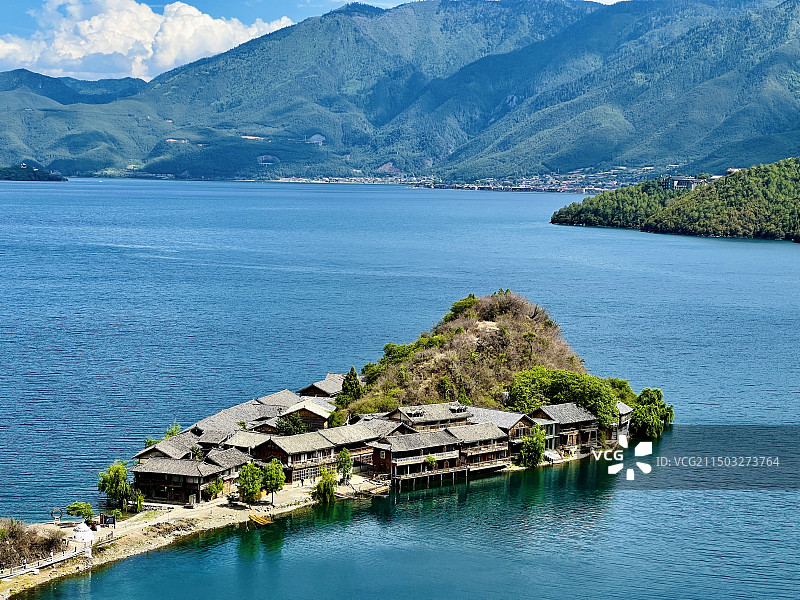 泸沽湖 小岛风光 高角度图片素材
