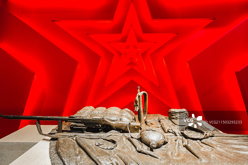 盐城新四军纪念馆的红色五星雕塑图片素材