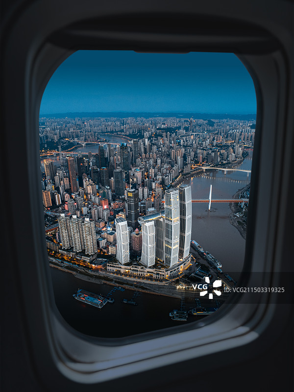 飞机上看重庆市渝中区航拍视角全景图图片素材